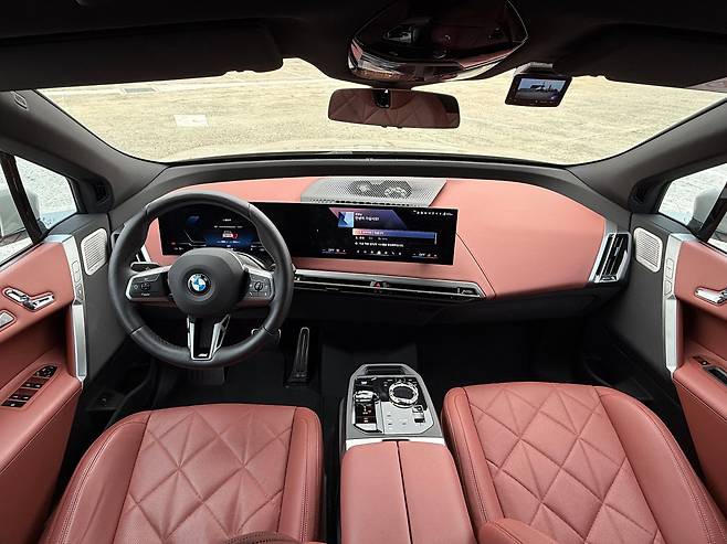BMW 순수 전기 준대형 SUV ‘뉴 iX’ 내부./이윤정 기자