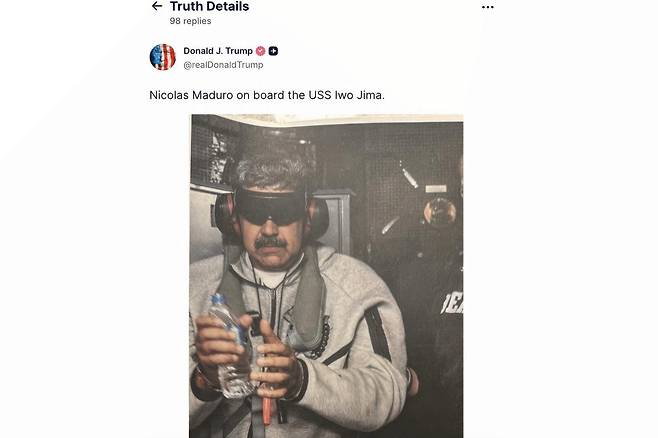 트럼프 대통령이 3일 자신의 트루스소셜을 통해 체포된 마두로 대통령의 모습을 공개했다. 사진 출처 트럼프 대통령 트루스소셜