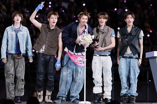 그룹 코르티스의 데뷔 앨범 인트로곡 '고!'가 스포티파이 누적 스트리밍 1억회를 넘겼다. 사진은 코르티스가 지난해 12월6일 가오슝 내셔널 스타디움에서 진행된 스타뉴스 주최 '10주년 아시아 아티스트 어워즈 2025'에서 AAA Rookie of the Year상을 받고 수상소감을 말하는 모습. /사진=스타뉴스