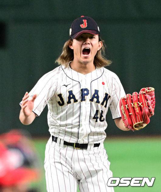 [OSEN=도쿄, 지형준 기자] 류중일 감독이 이끄는 한국야구대표팀이 19일 오후 일본 도쿄돔에서 2023 아시아프로야구챔피언십(APBC) 일본과 결승전을 가졌다.&nbsp;1회초 1사에서 일본 이마이 다쓰야가 대한민국 김도영을 삼진 처리하며 포효하고 있다. 2023.11.18 / jpnews.osen.co.kr