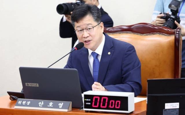 ▲안호영 의원은 4일 페이스북에 글을 올리고 "윤석열 내란 종식과 삼성전자의 이전이 무슨 관계가 있을까 이렇게 물을지 모르지만 전북 도민에게 둘은 하나의 서사로 묶여 있다"고 주장했다. ⓒ안호영 의원실