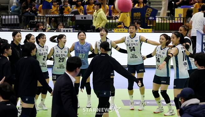 [한번에쓱]'9연승 도전한 현대건설 잡고' 세상을 다가진듯 신난 GS선수들