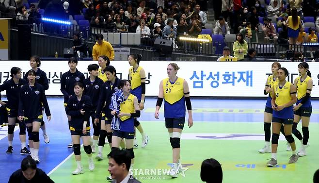 [한번에쓱]'9연승 도전한 현대건설 잡고' 세상을 다가진듯 신난 GS선수들