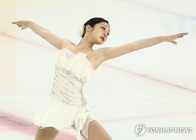 연기 펼치는 신지아 (서울=연합뉴스) 류영석 기자 = 4일 서울 목동아이스링크에서 열린 제80회 전국남녀 피겨스케이팅 종합선수권대회 겸 국가대표 2차 선발전 여자 싱글 프리스케이팅에서 신지아(세화여고)가 연기를 펼치고 있다. 2026.1.4 ondol@yna.co.kr