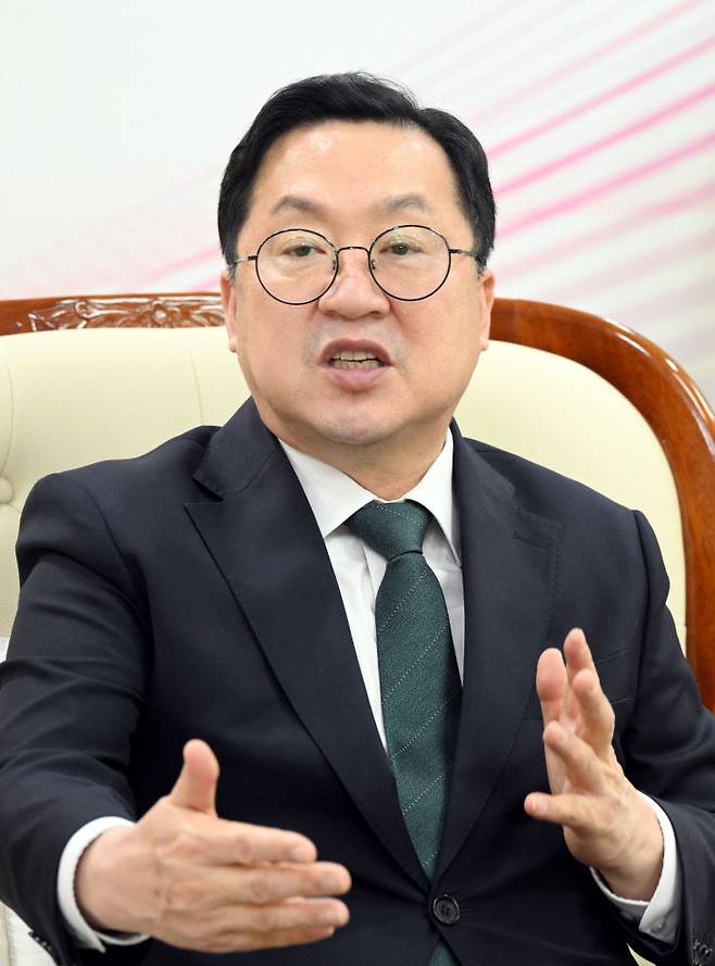중도일보와 신년인터뷰를 하고 있는 이장우 대전시장. 사진은 이성희 기자