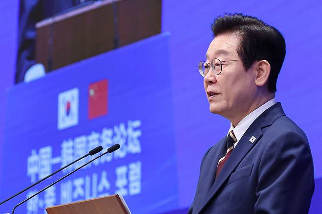 ▲ 중국을 국빈방문 중인 이재명 대통령이 5일 베이징 조어대에서 열린 한·중 비즈니스 포럼에서 발언하고 있다.연합