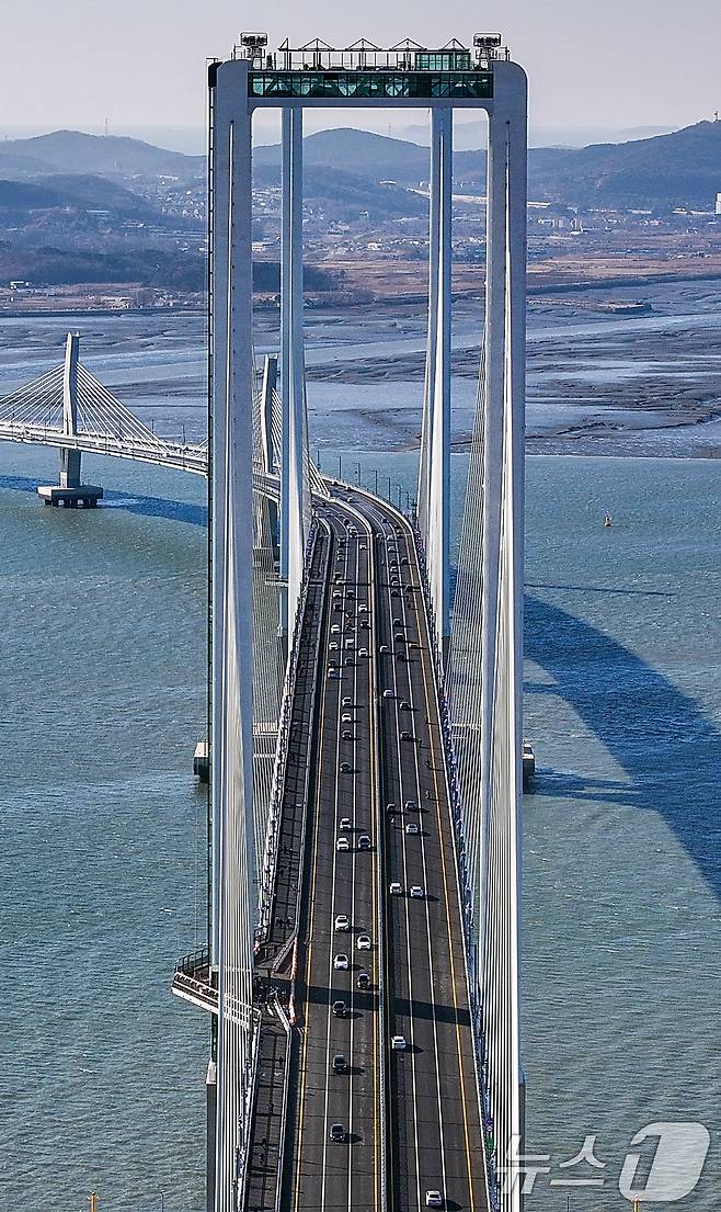 인천 제3연륙교가 개통된 5일 차량들이 제3연륙교를 통행하고 있다. 2026.1.5/뉴스1 ⓒ News1 이호윤 기자