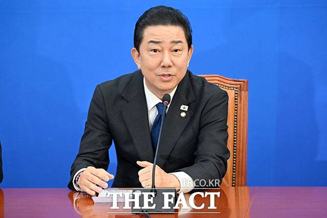김병기 당시 더불어민주당 원내대표가 지난해 12월 30일 오전 서울 여의도 국회에서 열린 원내대책회의에서 발언을 하고 있다. /국회=남용희 기자