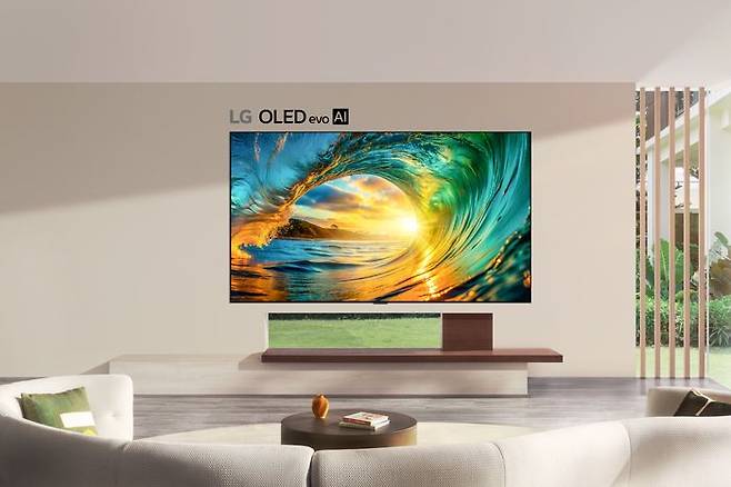 LG전자 화질 향상 노하우의 집약체 하이퍼 래디언트 컬러 기술을 적용한 'LG 올레드 에보 G6'. 듀얼 AI 엔진 기반 3세대 알파 11 AI 프로세서와 화질과 빛반사를 모두 잡은 리플렉션 프리 프리미엄으로 차원이 다른 화질 퍼포먼스를 선보인다. ⓒLG전자