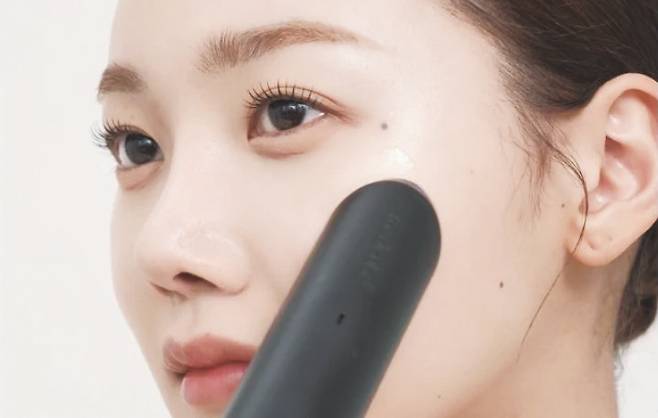 ‘기획-연구개발(R&D)-생산-유통’까지 전 밸류체인을 내재화해 출시한 에이지알 2세대 제품 ‘부스터 프로’. 에이피알 제공