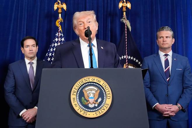 도널드 트럼프 미국 대통령이 3일(현지 시간) 플로리다주 팜비치의 마러라고 사저에서 니콜라스 마두로 베네수엘라 대통령 체포 관련 기자회견을 하고 있다. 뉴시스