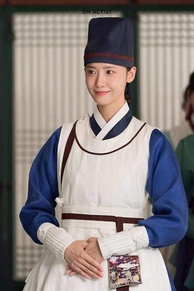 '2025년 대장금'으로 주목받은 드라마 '폭군의 셰프' 속 가수 겸 배우 임윤아. 뉴스1·연합뉴스·JYP엔터·SM엔터 제공
