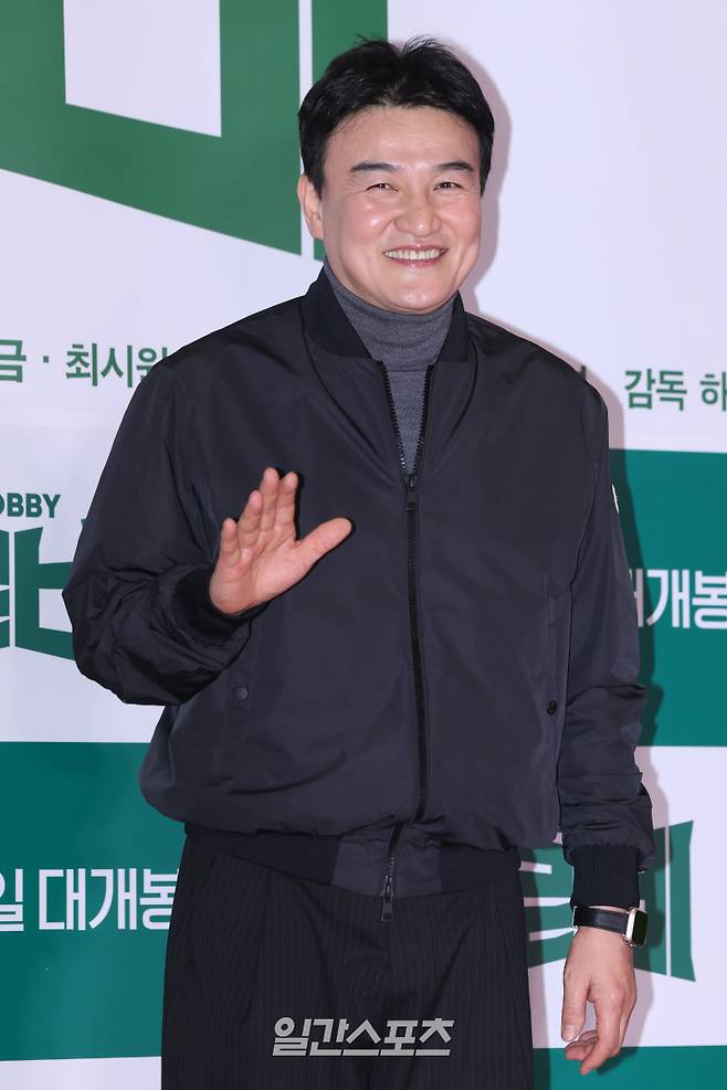 배우 박중훈이 31일 오후 서울 송파구 롯데시네마 월드타워점에서 열린 영화 '로비' VIP 시사회 포토월에 참석해 포즈를 취하고 있다. 서병수 기자 qudtn@edaily.co.kr /2025.03.31/