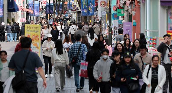 올해 유통업계는 고물가·고환율 기조가 이어지면서 0%대 성장률을 기록할 것으로 전망됐다. 진은 서울 명동 거리. [사진=연합뉴스]