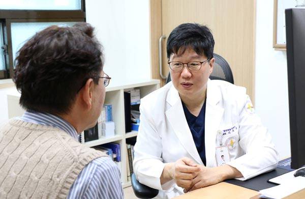 이 환자를 진료하고 있다.  광혜병원 제공