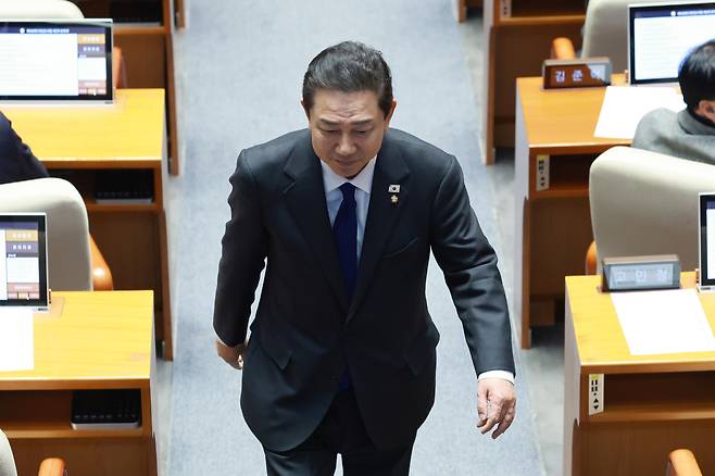 Rep. Kim Byung-kee is seen during a plenary session of the National Assembly on Dec. 30. (Yonhap)