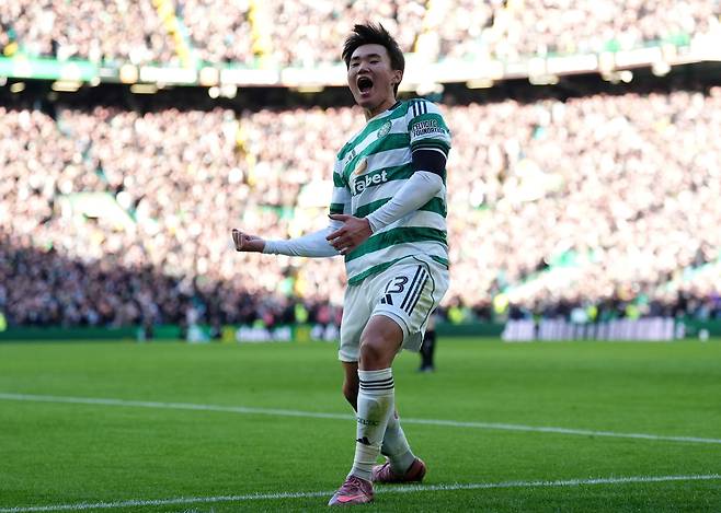 Celtic winger Yang Hyun-Jun celebrates during a Scottish Premiership match against Rangers in Glasgow, Scotland, on Jan. 3. [AP/YONHAP]