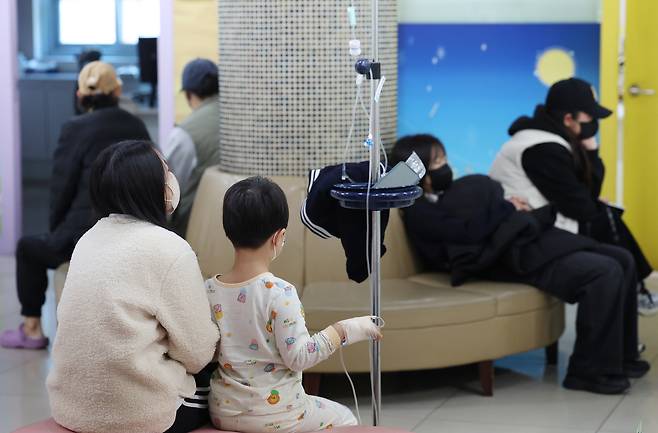 People wait at a pediatric hospital in Osan, Gyeonggi, on Nov. 28, 2025. [NEWS1]