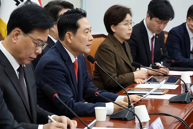 장동혁 국민의힘 대표가 5일 국회에서 열린 최고위원회의에서 모두발언을 하고 있다. [연합뉴스]