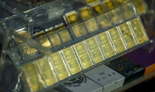 4일 서울시내 금은방에 골드바가 진열되어 있다. 뉴시스