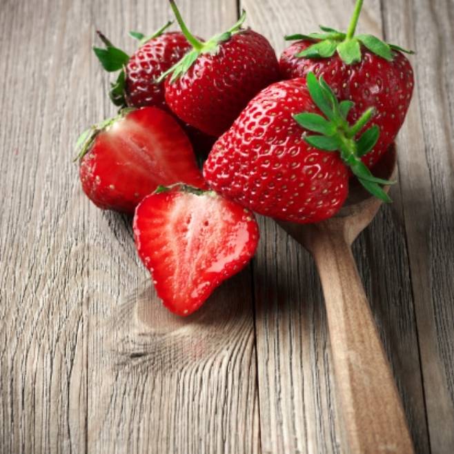 가공업체들은 가격이 절반 수준인 수입 냉동 딸기로 눈을 돌리고 있다. 게티이미지