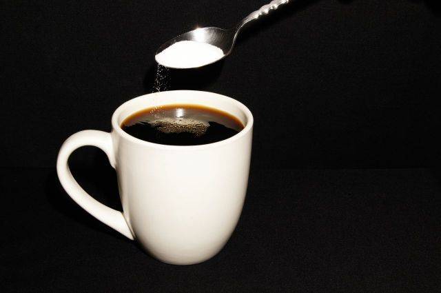 치매 예방은 거창한 치료가 아닌 오늘 마시는 한 잔의 선택에서 시작될 수 있다. 게티이미지