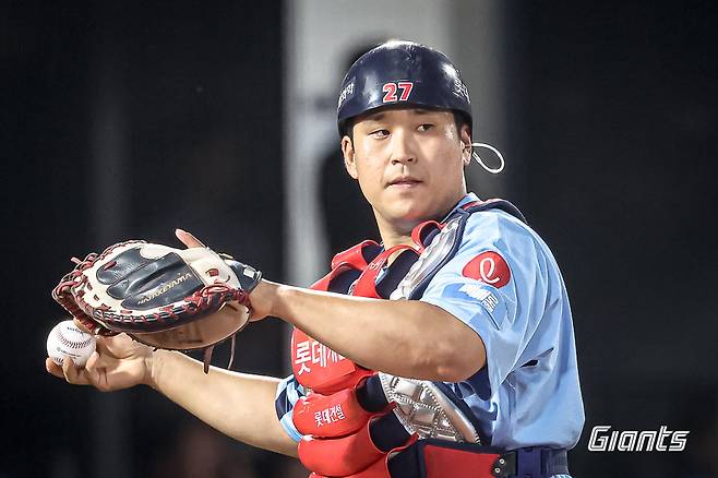 롯데가 포수진 운영의 중대 기대에 서게 될 전망이다. 2026년을 끝으로 유강남의 4년 계약이 끝난다. 사진제공｜롯데 자이언츠