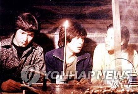 '국민 배우' 안성기 별세 (서울=연합뉴스) 배우 안성기(가운데) 출연작 '바람 불어 좋은 날'의 한 장면. 이 작품으로 안성기는 1980년 제19회 대종상 영화제에서 신인상을 수상했다. 2026.1.5 [한국영상자료원 KMDb 캡처. 재판매 및 DB 금지] photo@yna.co.kr