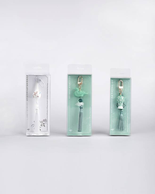 대구간송미술관 아트숍에서 판매 중인 도자 키링 시리즈.<대구간송미술관 제공>