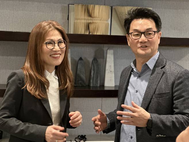 김성현 성균관대 경제학과 교수(한국국제금융학회장)와 장유순 인디애나대 경제학과 교수(전 한미경제학회장)이 5일(현지시간) 필라델피아에서 열린 전미경제학회 연례회의에서 한국기자단과 만나 대담을 나누고 있다. (사진=김상윤 특파원)