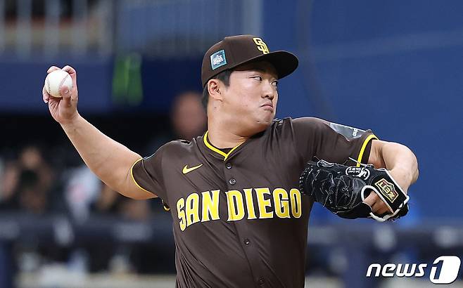 샌디에이고 파드리스 유니폼을 입고 투구하는 고우석. (공동취재) 뉴스1 DB ⓒ News1 박정호 기자