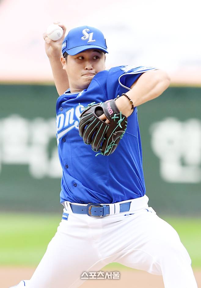 삼성 최원태가 9일 인천 SSG랜더스필드에서 열린 2025 KBO리그 SSG와 준플레이오프 1차전에 선발 등판해 힘차게 공을 던지고 있다. 문학 | 박진업 기자 upandup@sportsseoul.com