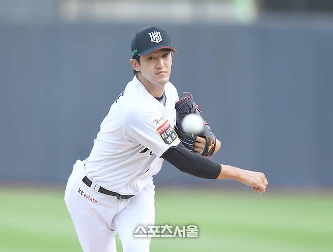 KT 선발투수 고영표가 3일 수원케이티위즈파크에서 열린 2025 KBO리그 키움과 경기에서 역투하고 있다. 수원 | 최승섭기자 thunder@sportsseoul.com