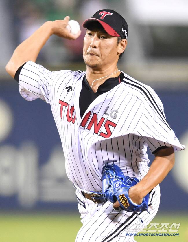 20일 서울 잠실야구장에서 KBO리그 LG 트윈스와 KIA 타이거즈의 경기가 열렸다. 7회 이동현이 마운드에 올라 힘차게 투구하고 있다. 잠실=송정헌 기자 songs@sportschosun.com/2019.08.20/