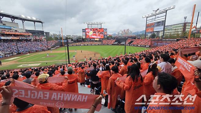 18일 대전 한화생명볼파크에서 열린 삼성과 한화의 PO 1차전. 만원관중 찾은 대전 볼파크. 대전=송정헌 기자songs@sportschosun.com/2025.10.18/
