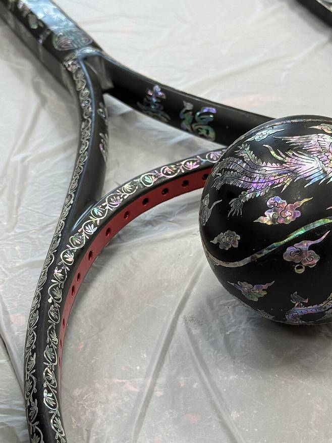 자개 테니스 라켓과 볼 / 사진. 세마스포츠마케팅