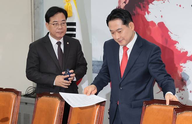 국민의힘 장동혁 대표가 5일 서울 여의도 국회에서 열린 최고위원회의에 참석하고 있다. /남강호 기자