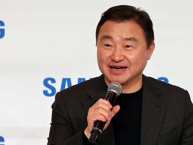노태문 삼성전자 사장(디바이스 경험·DX 부문장)이 5일(현지시간) 미국 라스베이거스 윈 호텔에서 열린 'CES 2026 삼성전자 기자간담회'에서 사업 전략에 대해 발언하고 있다. 뉴스1