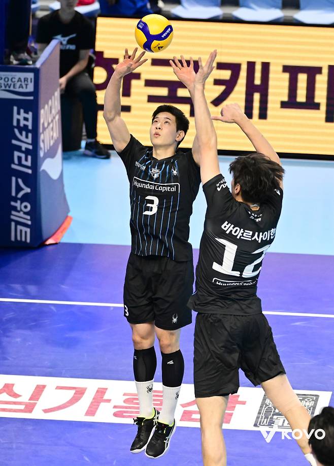 지난 4일 대한항공전에서 토스를 하고 있는 황승빈. 사진=KOVO