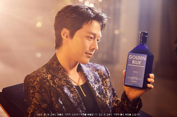 '골든블루 쿼츠'의 브랜드 모델인 배우 장기용과 함께한 신규 캠페인 영상. [사진=골든블루]