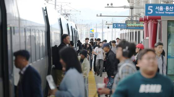Travelers are seen at Osong Station in Cheongju on Oct. 9. 2025. [YONHAP]