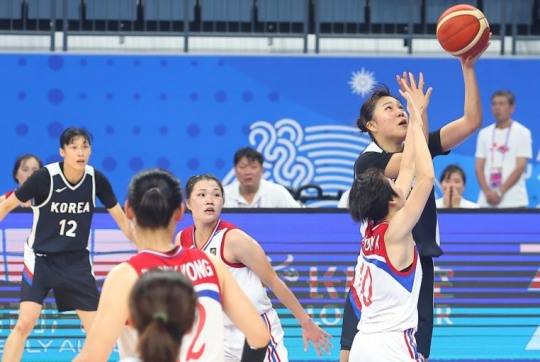 2023년 항조우 아시안게임 남북한 여자농구 경기 모습