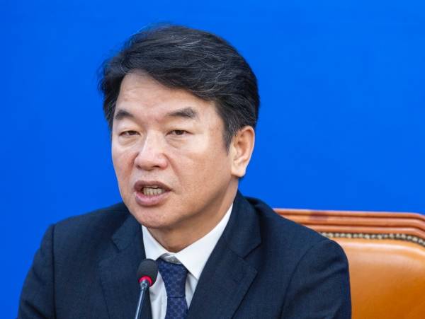 ▲문진석 더불어민주당 원내대표가 6일 당 원내대책회의에서 발언하고 있다. 연합뉴스