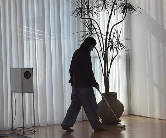 이효리가 SNS 속 요가원에 대한 애정을 드러냈다. / 아난다 요가 소셜미디어