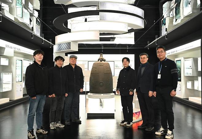 이번 연구를 수행한 한국재료연구원 연구진. 장지웅(왼쪽부터) 연구원, 김재일 선임연구원, 김종국 책임연구원, 권두영 선임연구원, 문성모 책임연구원, 장영준 책임연구원.[한국재료연구원 제공]