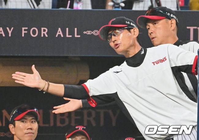 [OSEN=창원, 이석우 기자] LG 트윈스 염경엽 감독, 김정준 코치 026 2023.06.21 / foto0307@osen.co.kr