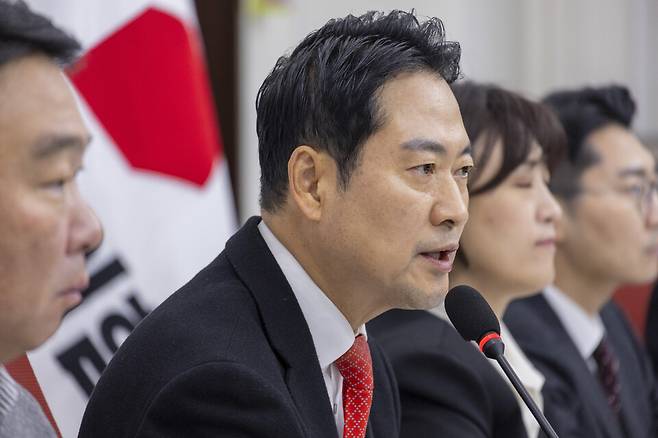 장동혁 국민의힘 대표가 28일 국회에서 열린 기자간담회에서 통일교 특검과 내란전담재판부법, 민주당의 3대 특검 종합 특별검사 추진과 관련한 발언을 하고 있다. ⓒ연합뉴스