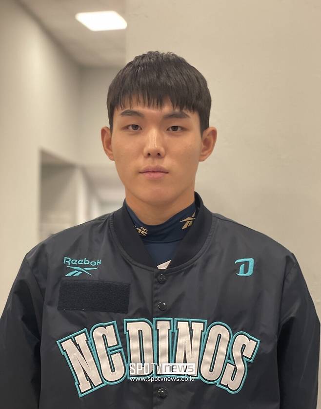 ▲ NC 다이노스 신인 신재인. 초등학교 때 야구를 시작한 이후로 가장 머리가 긴 시기라고. "원래 아침에 세수하면서 머리도 감았는데 조금 귀찮다"고 했다. ⓒ 신원철 기자