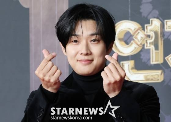 (서울=뉴스1) 권현진 기자 = 배우 최우식이 31일 서울 마포구 SBS프리즘타워에서 열린 ‘2025 SBS 연기대상’ 레드카펫 행사에 참석하고 있다. 2025.12.31/뉴스1 Copyright (C) 뉴스1. All rights reserved. 무단 전재 및 재배포, AI학습 이용 금지. /사진=(서울=뉴스1) 권현진 기자