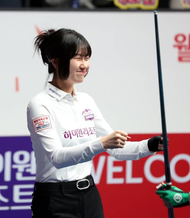 승리를 챙긴 하이원리조트 이미래가 기뻐하고 있다. /사진=PBA 제공